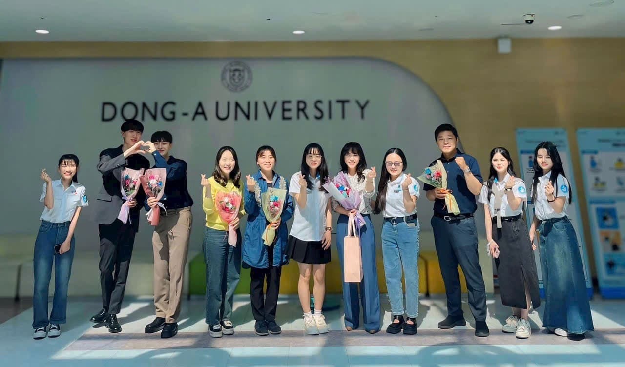 Tập thể du học sinh hàn quốc trường đại học DongA