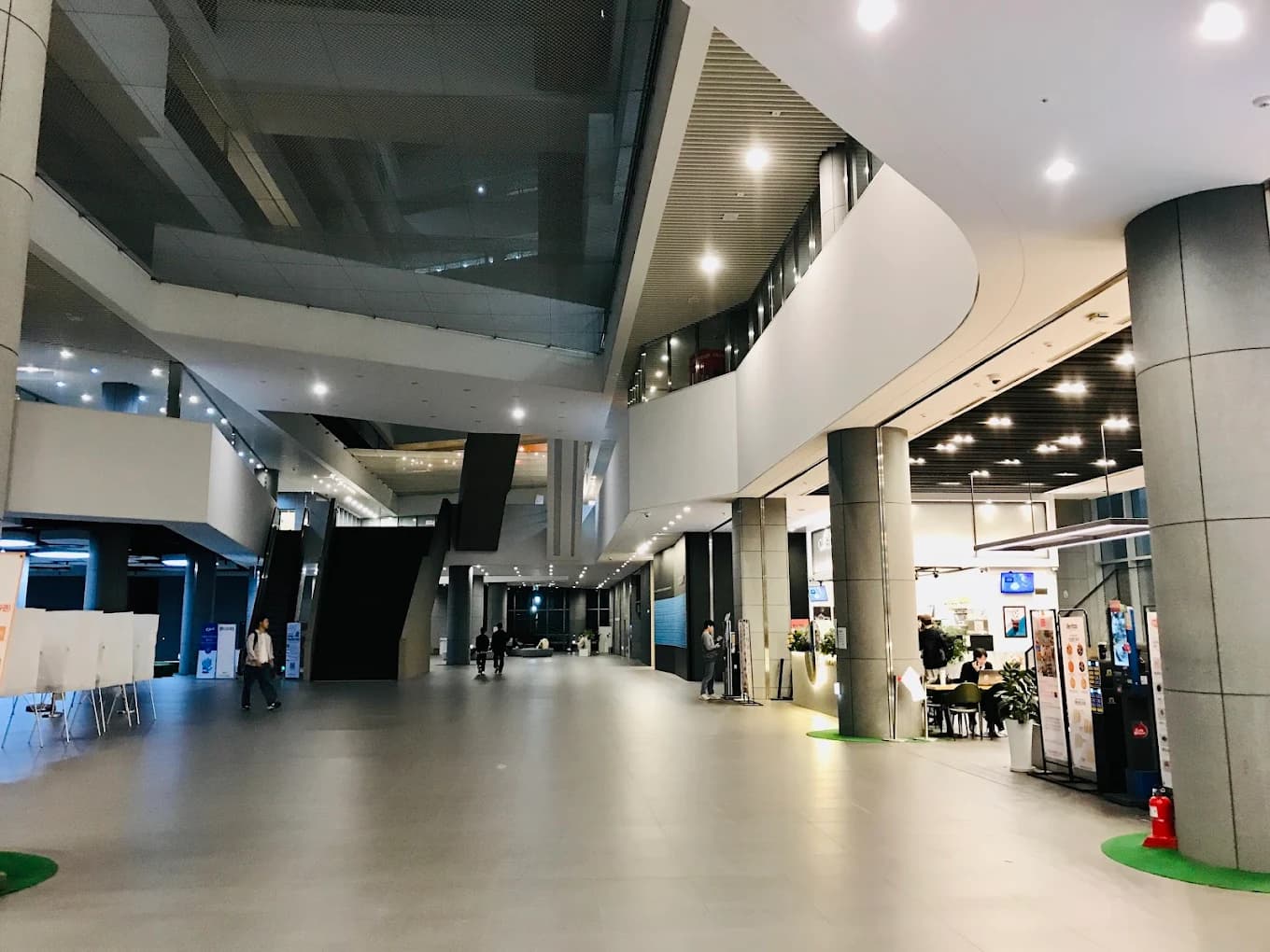 Sân trường đại học Chung Ang