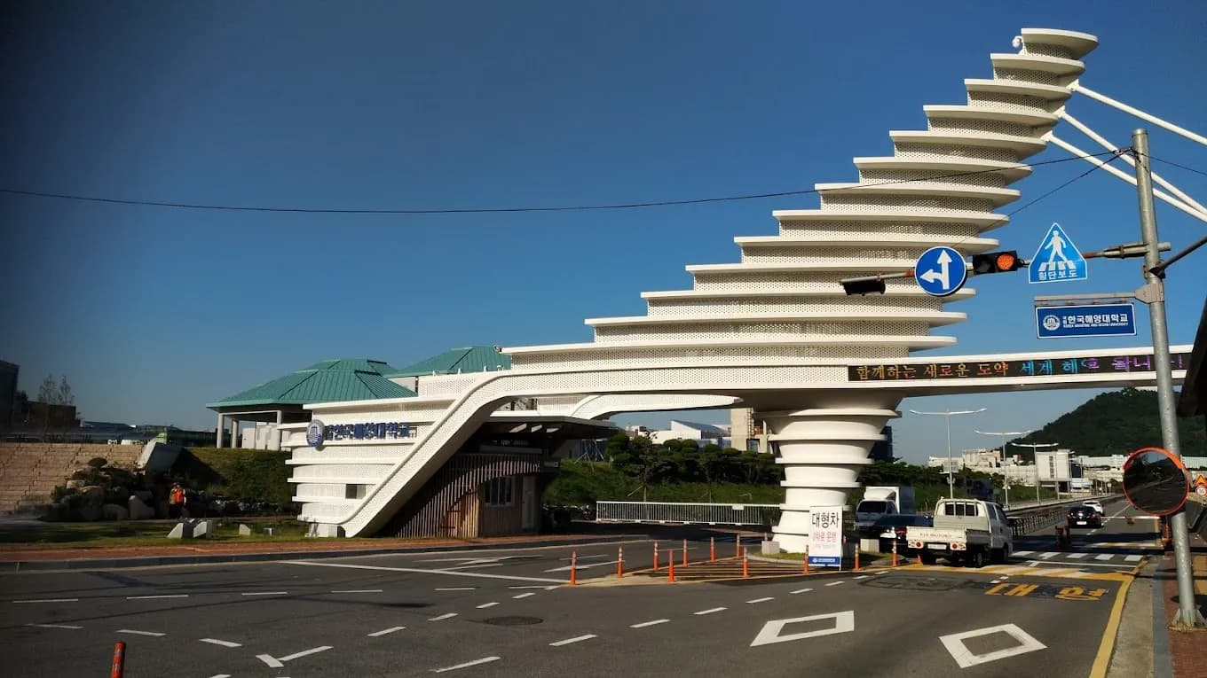 Cơ Sở Vật Chất Đại Học Hàng Hải Và Đại Dương KMOU