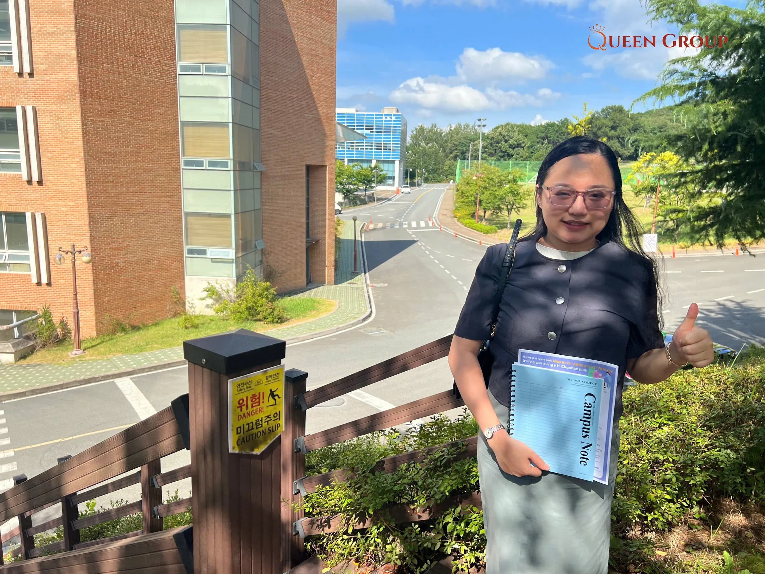 Hình ảnh làm việc với trường