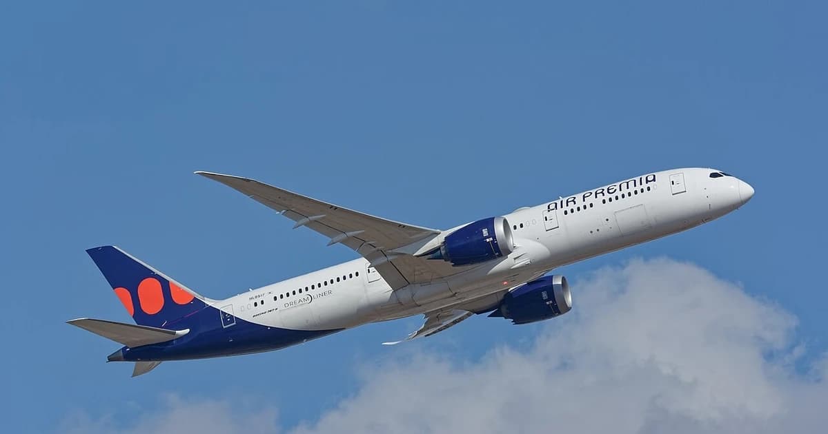 Công tác viên bán vé máy bay Air Premia